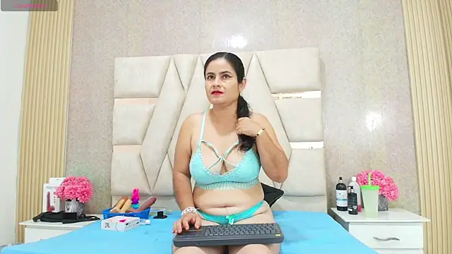 CrystallGomes online show from April 18, 2:47 am