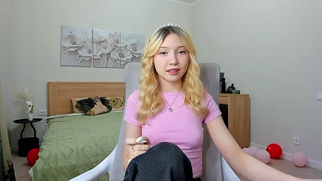 sweet bl0nde online show from March 11, 8:40 am