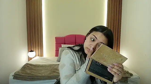 IvonneRoss  online show from April 22, 12:13 pm