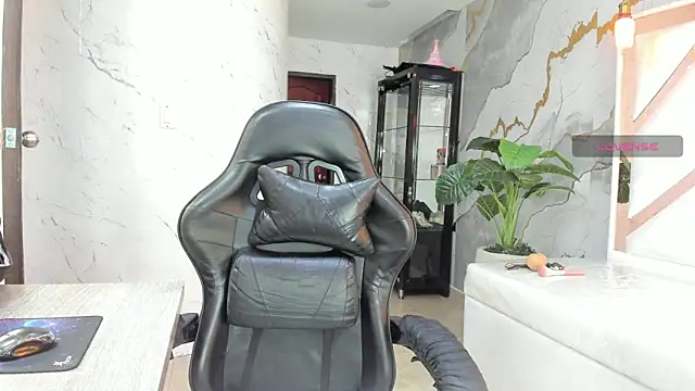 Qetsyah tf online show from April 17, 1:13 pm