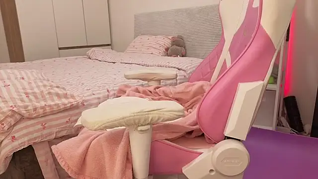 Mia WaterFall online show from March 2, 7:15 am