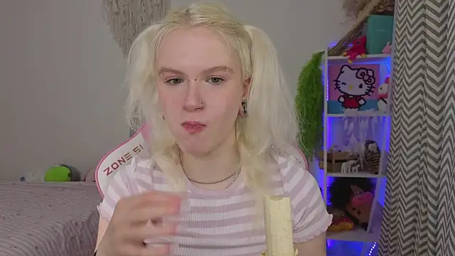 Mia WaterFall online show from April 19, 3:28 am