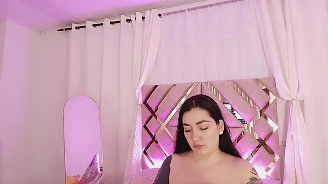 KathiaJenner online show from April 22, 11:40 am