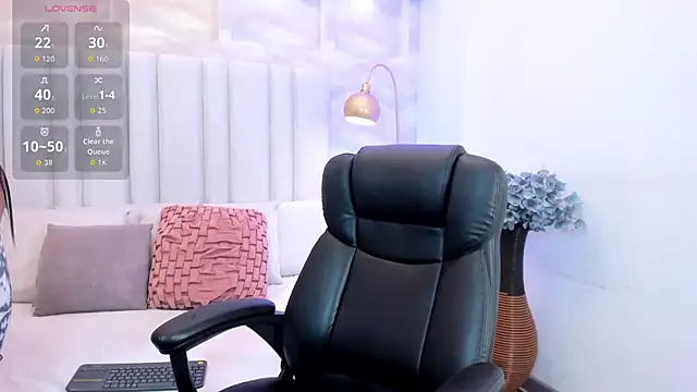 Im LunaLuxe online show from April 24, 9:17 pm