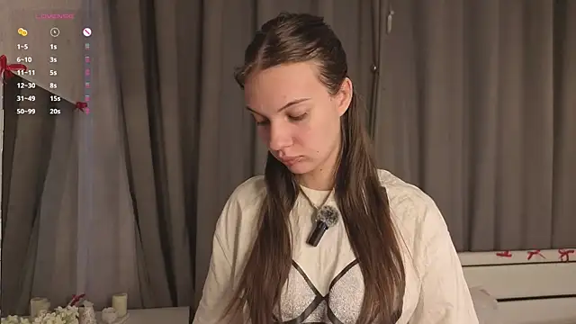 ShaeHeeter online show from March 11, 4:27 am