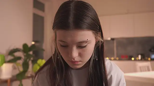 EleniRoeber online show from February 5, 4:43 pm