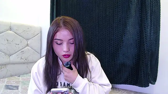 RaivenMoon  online show from March 5, 3:35 am