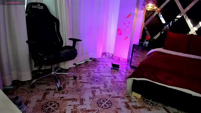 Lucia 24x online show from April 22, 1:30 pm