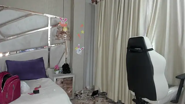 francis 20 online show from April 23, 1:13 pm