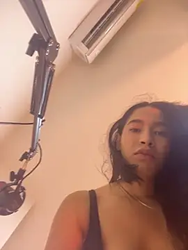 JuliaaVega online show from April 24, 12:41 pm