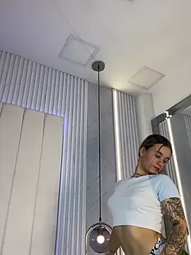 JuliaColemann online show from March 21, 12:10 pm