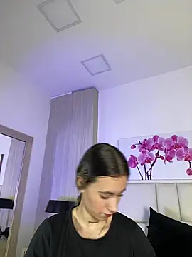 JuliaColemann online show from June 9, 12:04 pm