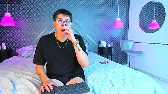 Evie demn online show from February 20, 6:26 am