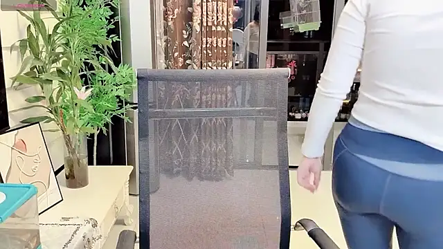 10ve1y online show from April 25, 1:52 pm