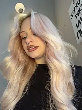 DayaFoxy online show from April 24, 1:47 pm