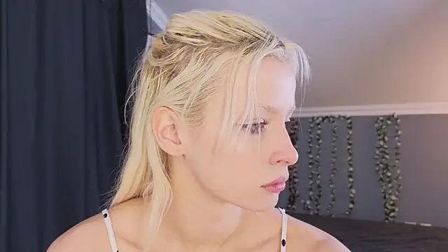 Naomi Demio online show from April 26, 1:42 pm