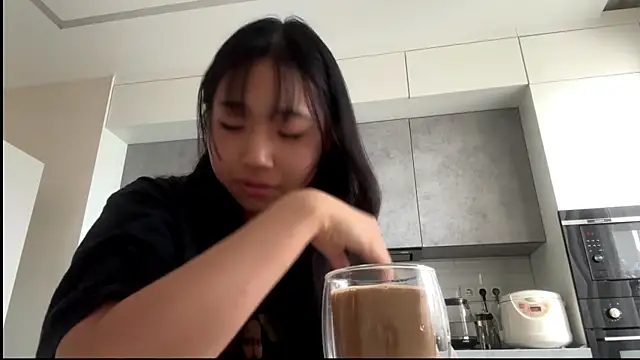 SweetMiaXO online show from April 8, 10:23 pm