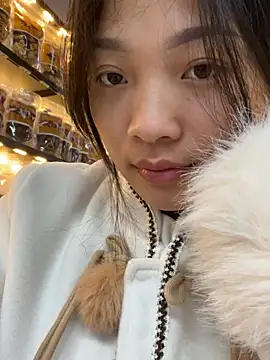 Lyn-be99 online show from April 23, 10:12 am