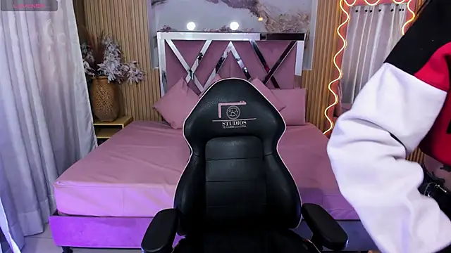JENNA TAY1 online show from June 3, 7:19 pm