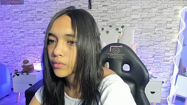 TINY TAY online show from April 18, 11:35 am