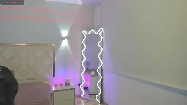 TINY TAY online show from April 11, 11:25 am