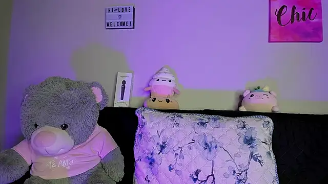 ViolettM online show from March 11, 5:33 am