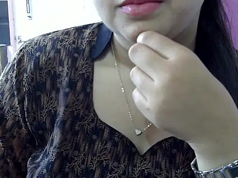 Cute Aliyaa online show from April 23, 9:28 am