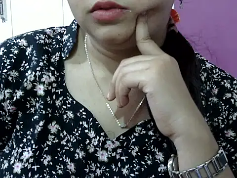 Cute Aliyaa online show from April 25, 1:41 pm