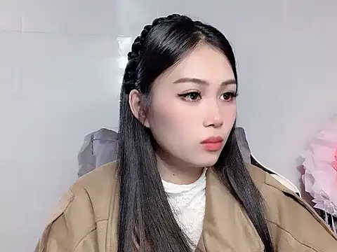 Thuy79 online show from February 12, 4:30 pm