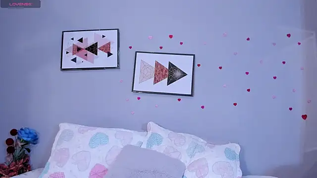 PauleteW10 online show from April 21, 12:56 pm