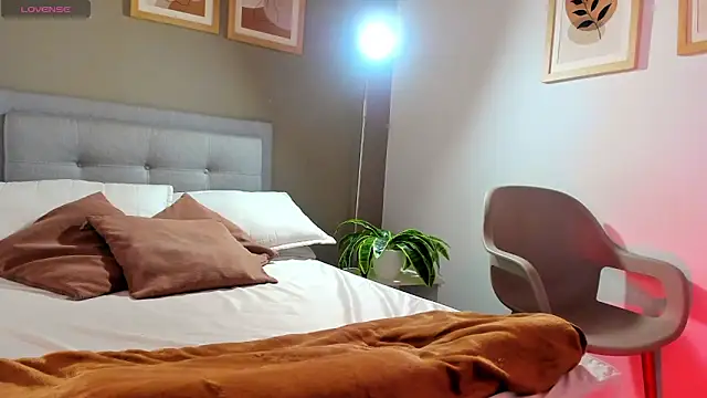 SalomeStorm  online show from April 23, 2:52 pm