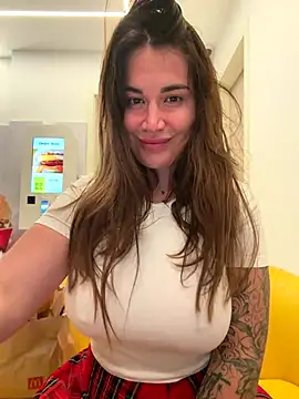 Snapshot of TattooGirlAlia chatting on September 27, 7:04 am TattooGirlAlia online show from September 27, 7:04 am