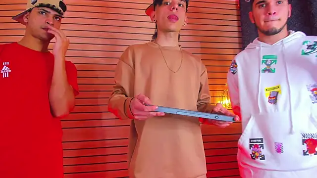 TheBatMansion online show from April 19, 11:18 pm