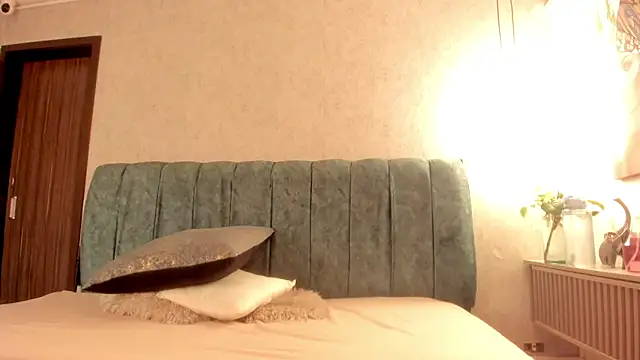 Aleera Walton online show from April 27, 10:07 pm