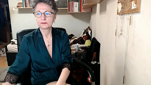 Snapshot of katemodel chatting on October 12, 6:16 am katemodel online show from October 12, 6:16 am
