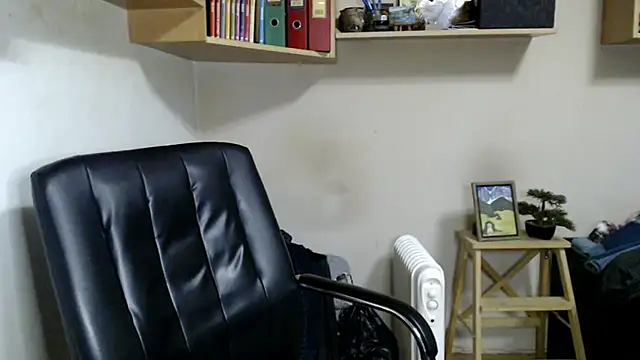 katemodel online show from March 3, 8:09 am