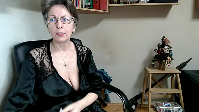 katemodel online show from December 19, 8:06 am