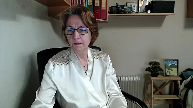 katemodel online show from April 23, 6:43 am