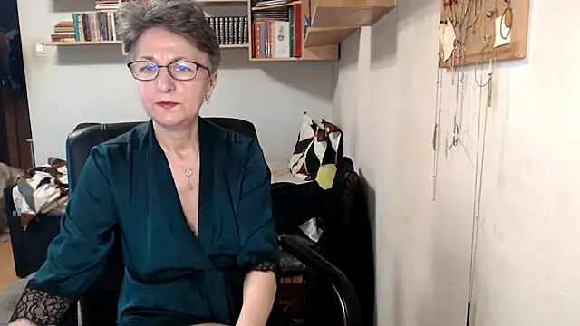 katemodel online show from October 28, 7:47 am