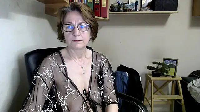 katemodel online show from June 9, 6:35 am