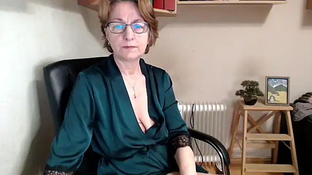 katemodel online show from April 16, 6:57 am