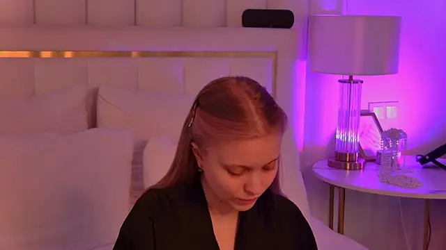 MollyHilton online show from April 24, 6:33 pm