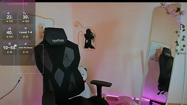 AliceeinWonderlanddd online show from April 26, 2:20 am