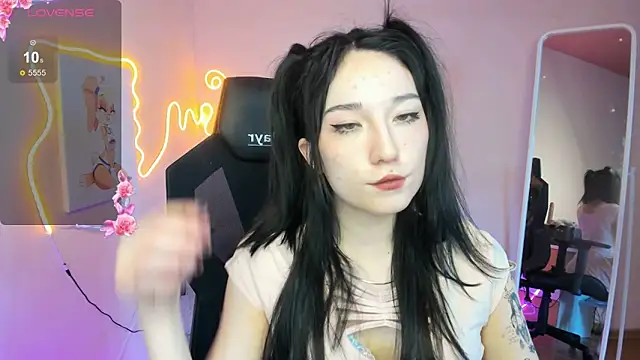 AliceeinWonderlanddd online show from February 20, 3:05 am