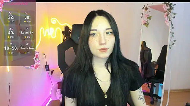 AliceeinWonderlanddd online show from March 28, 8:58 am