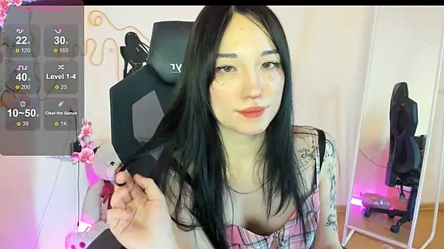 AliceeinWonderlanddd online show from March 22, 9:15 am