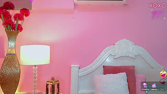 Maia Hotts online show from March 31, 7:58 pm