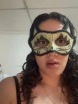 ineesdelreyy online show from April 9, 8:25 pm