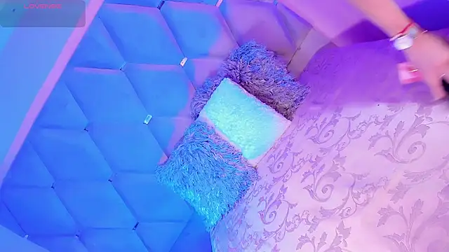 EmmaSweet23 online show from April 23, 8:00 pm