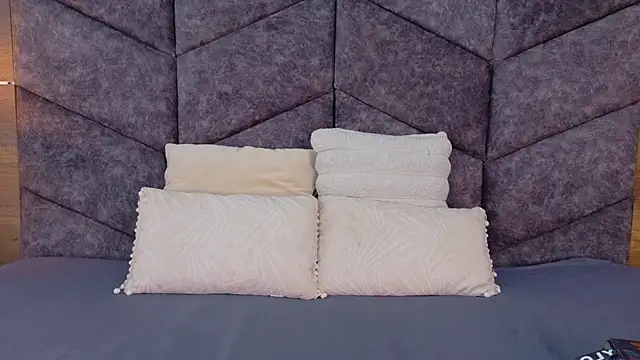 AnnieRouse   online show from April 28, 11:36 am